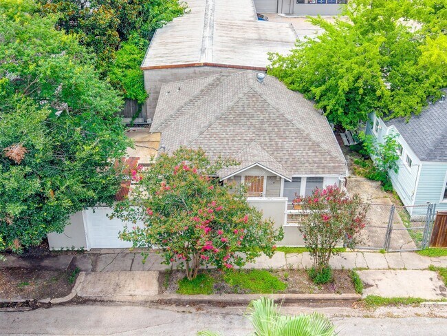 Building Photo - 304 Bomar St