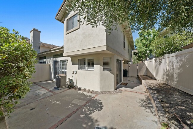 Building Photo - Well Maintained 3 Bedroom Condo in Gated R...