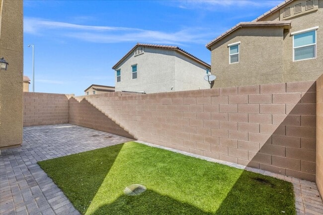 Building Photo - Expansive, Luxurious 5-Bedroom Oasis with ...