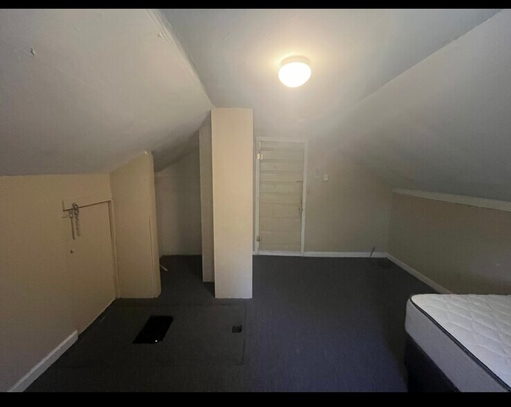 #4 bedroom 2nd floor - 1 Minnesota Rd