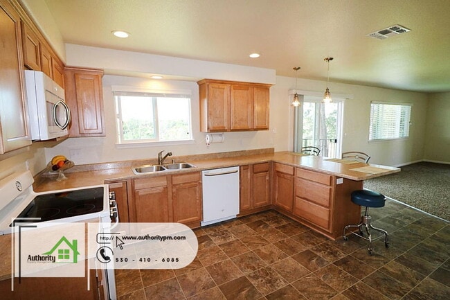 Building Photo - 4445 Dogwood Ln