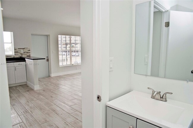 Building Photo - 4105 N Ocean Dr