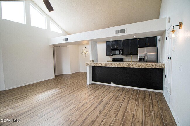 Building Photo - 6806 Ridgley Way