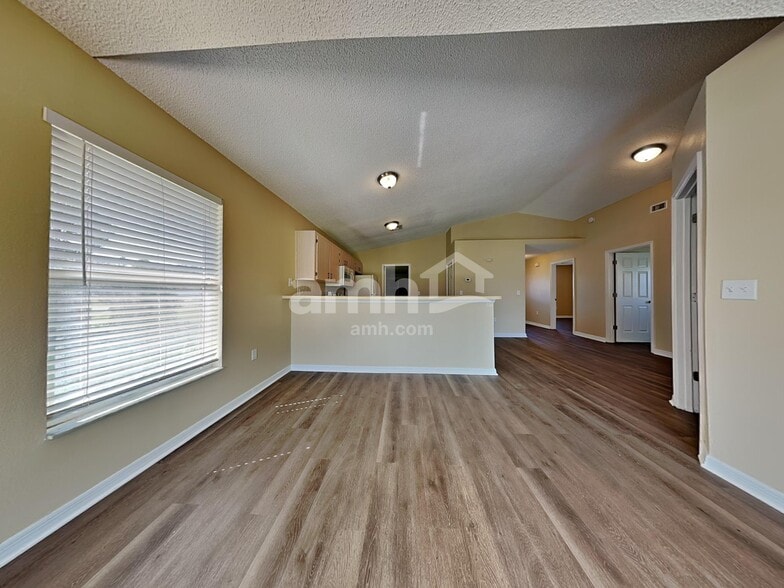 Building Photo - 300 Miami Pl