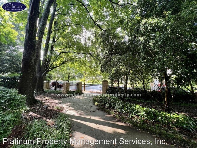 Building Photo - 1 br, 1 bath House - 1125 Briarcliff Place...