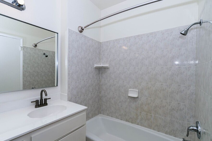 Building Photo - 355 S Madison Ave