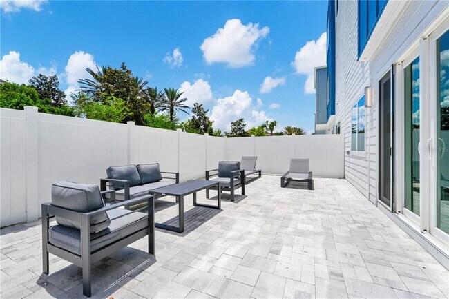 Building Photo - 7740 Sandy Ridge Dr