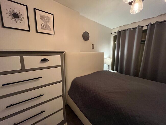 Building Photo - 1155 Ash St