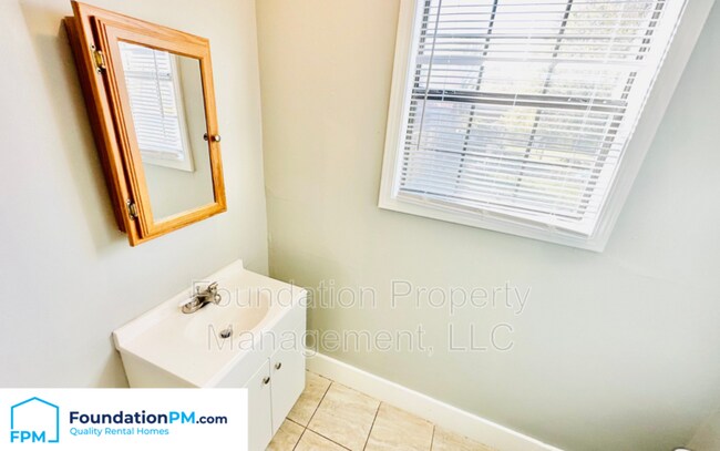 Building Photo - 888 Looney Ave