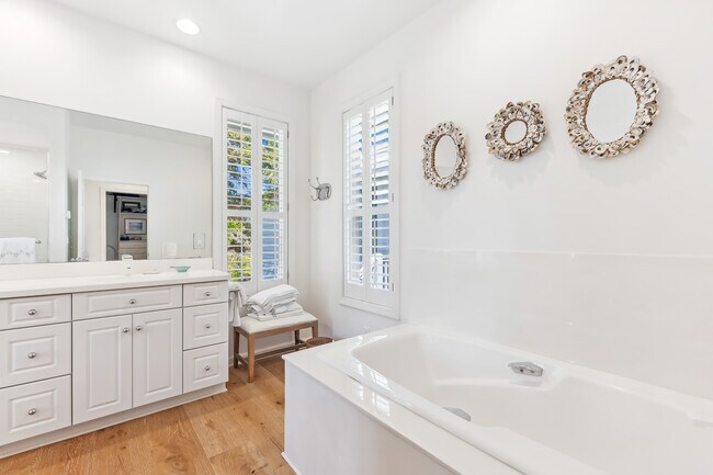 Building Photo - 4040 Loomis Ave