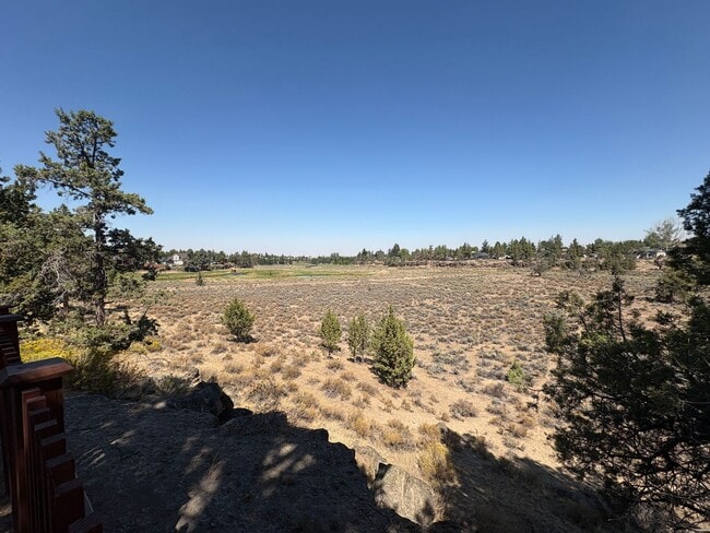 Building Photo - 1326 SW Rimrock Way