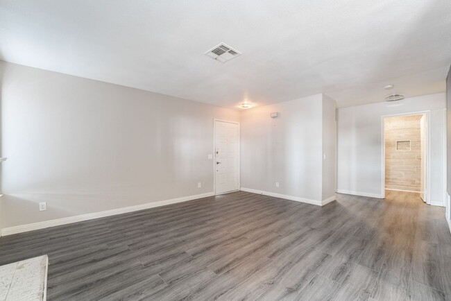 Building Photo - Exquisite Home, Prime Location!