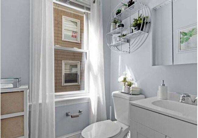 Building Photo - 163 S Whitney St