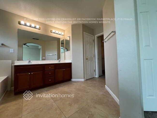 Building Photo - 719 Regency Park Cir