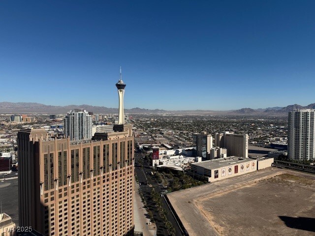 Building Photo - 2700 S Las Vegas Blvd