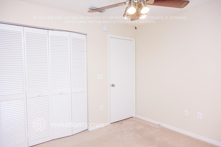 Building Photo - 7814 34th Ct E