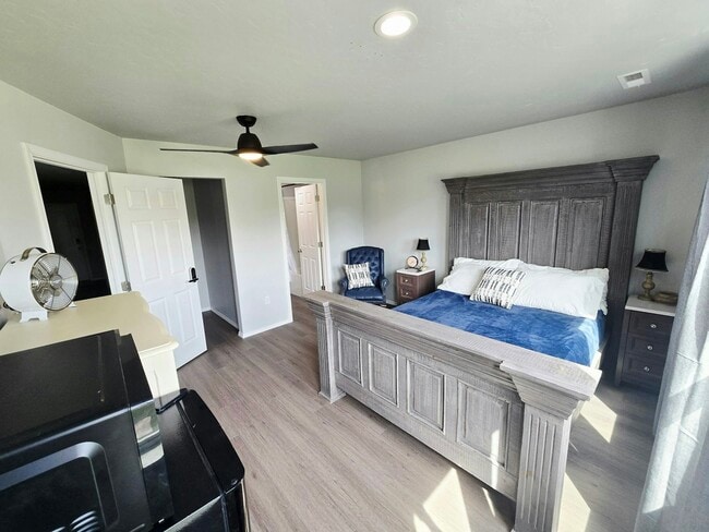 Building Photo - 672 S Blackfoot