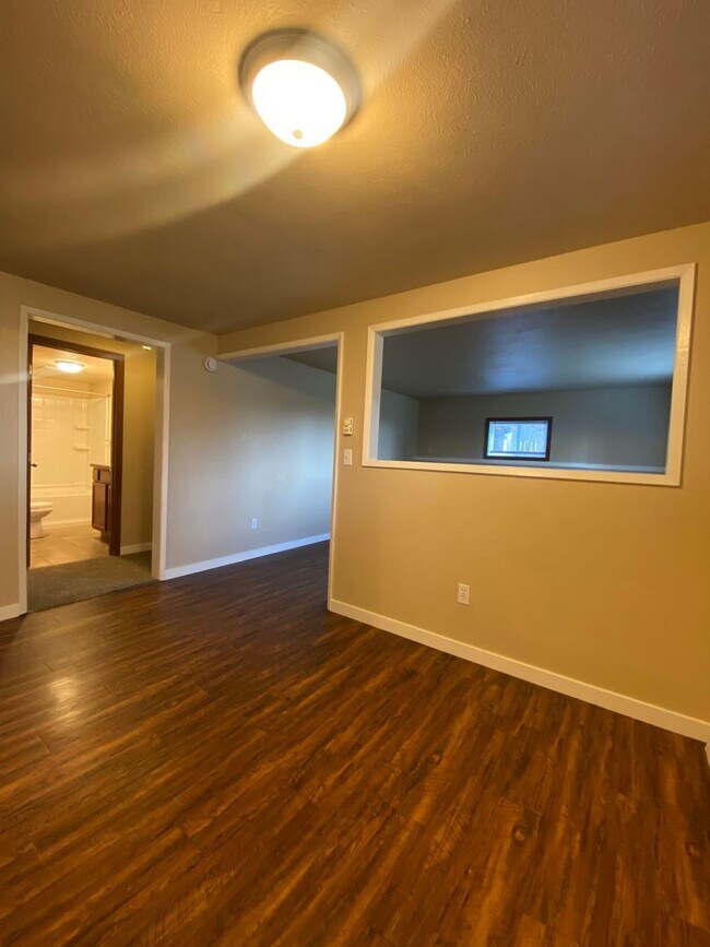 Building Photo - Great Spokane Valley Location-2 bed 1 bath...