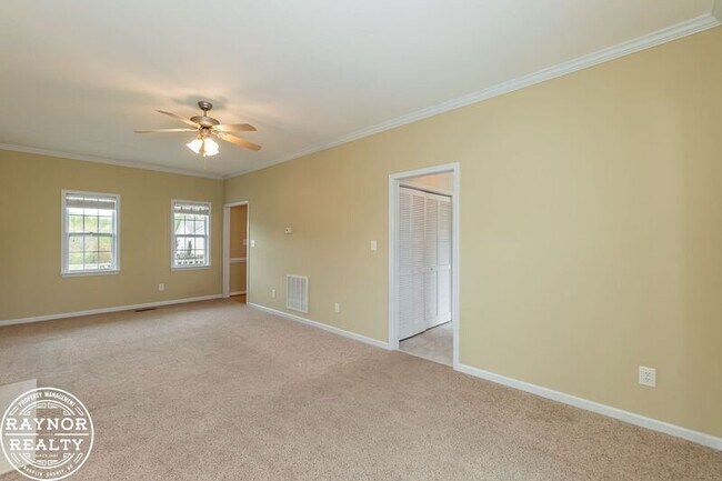 Building Photo - 335 Moonlight Dr