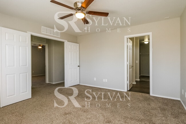 Building Photo - This lovely home is waiting for you!