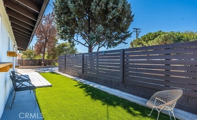 Building Photo - 9925 Redwood Ave