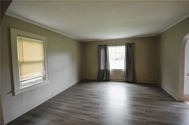 Building Photo - 872 Thomas Ave