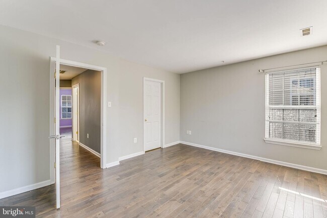 Building Photo - 7742 Valley Oak Dr