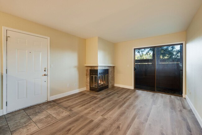 Building Photo - 3715 Tallyho Dr