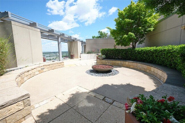 Building Photo - 1301 Throckmorton St