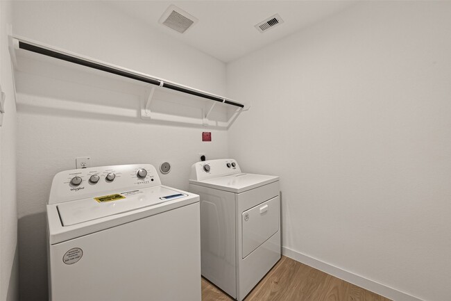 Building Photo - 3827 Pierce Pl Ln