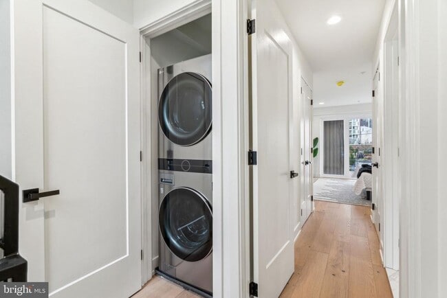 Building Photo - 1106 N Bodine St