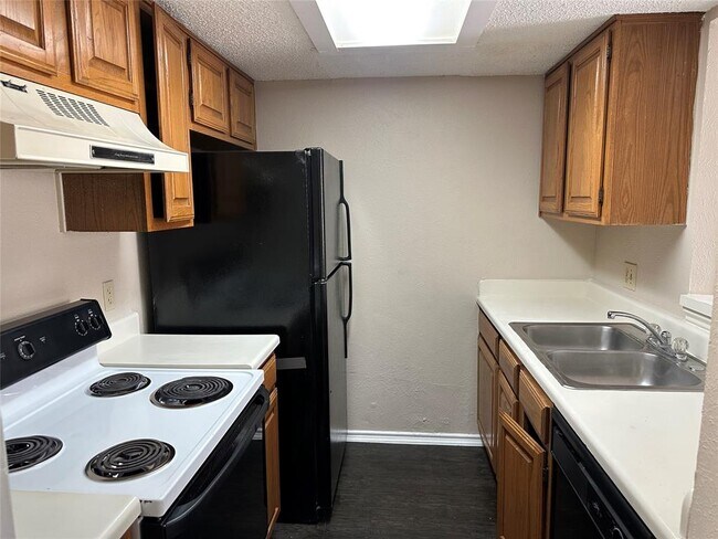 Building Photo - 8005 Rothington Rd