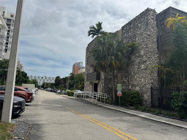 Building Photo - 8315 SW 72nd Ave