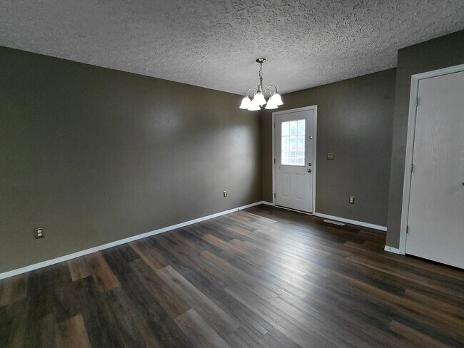 Building Photo - 15430 Top Dr