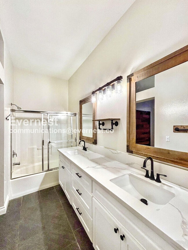 Building Photo - 9 Vía Espiritu