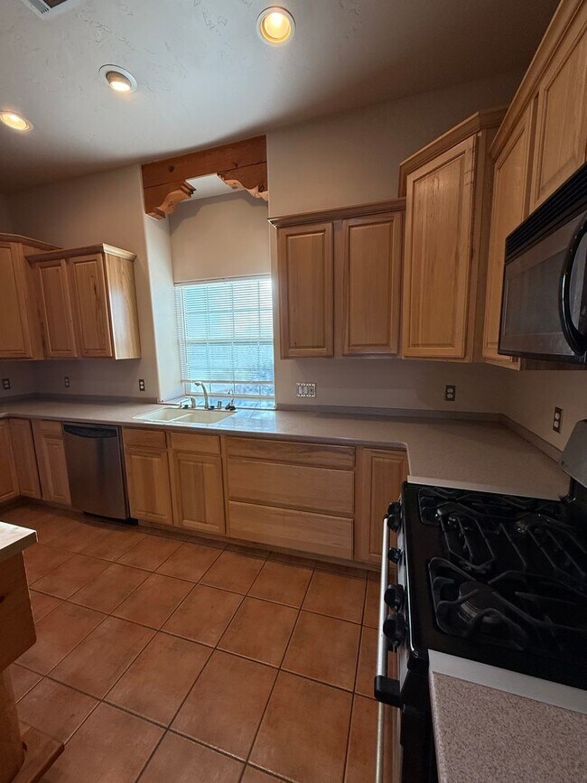 Building Photo - 3878 Stoneybrook Cir