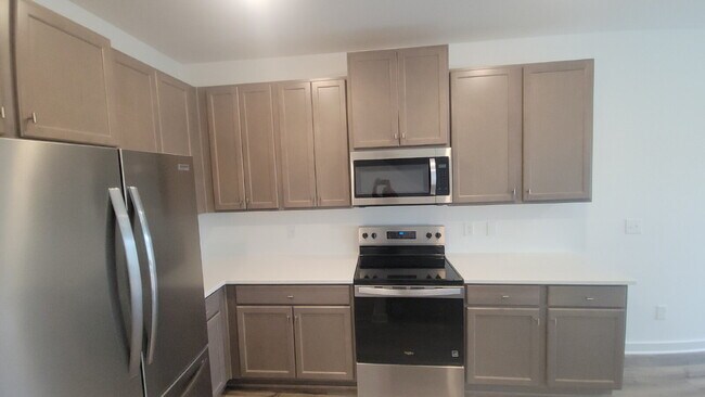 Building Photo - 7580 Discovery Pt Dr NW