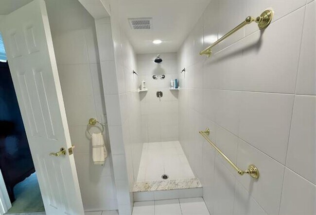 Building Photo - 2910 SW 87th Terrace