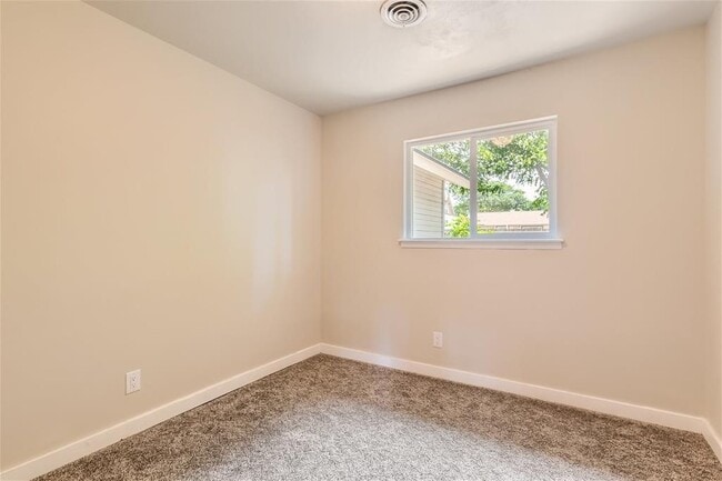 Building Photo - 8017 Briarwood Ln