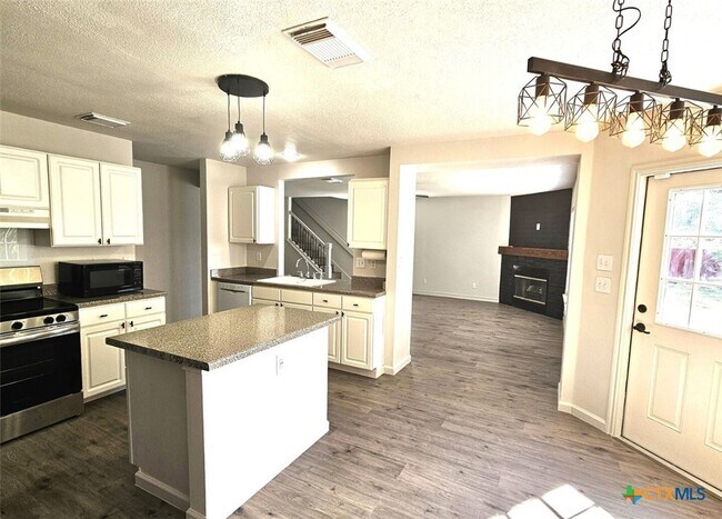 Building Photo - 1648 Dogwood Ln