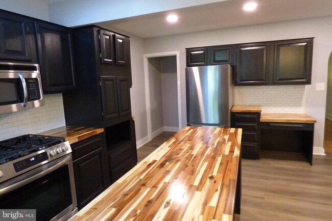 Building Photo - 430 Moul Ave