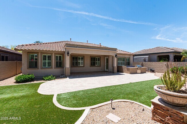 Building Photo - 2310 W Sienna Bouquet Pl