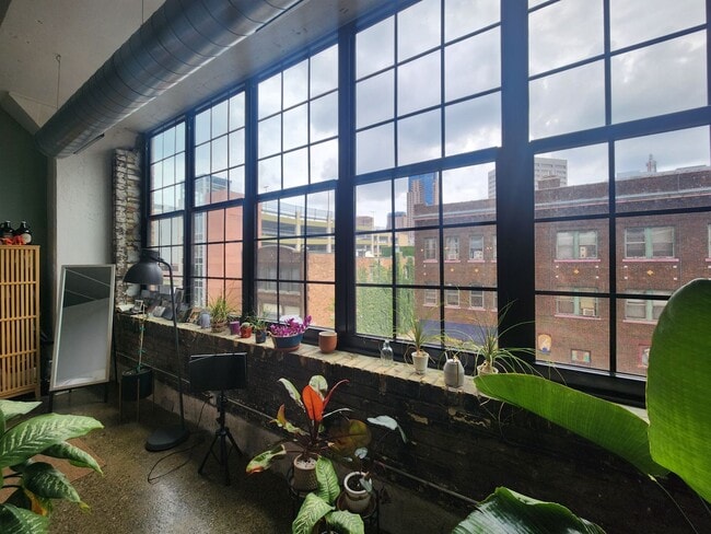 Building Photo - City-View Artist's Loft in Downtown St. Paul