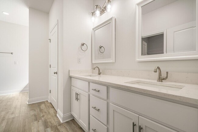 Building Photo - 4902 Kensington Ln