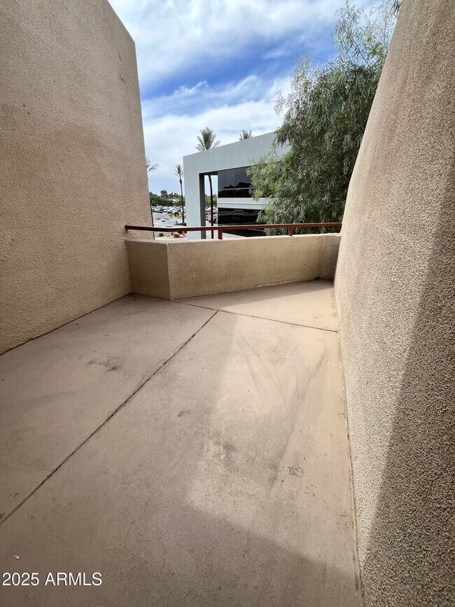 Building Photo - 4850 E Desert Cove Ave