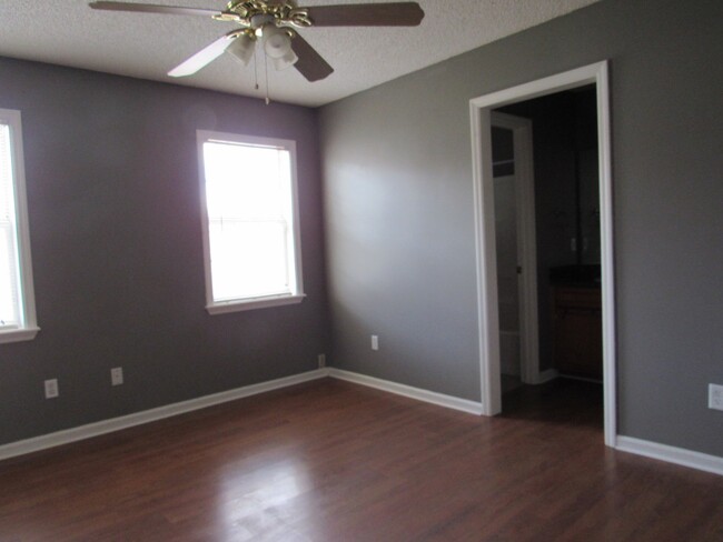 Building Photo - 2 Bedroom in Chadwyck Place