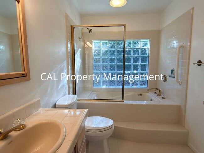 Building Photo - Beautiful 3-Bedroom Pebble Beach Home!