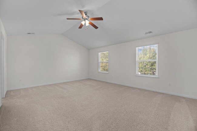 Building Photo - Lake View Four Bedroom 2.5 Bath Home