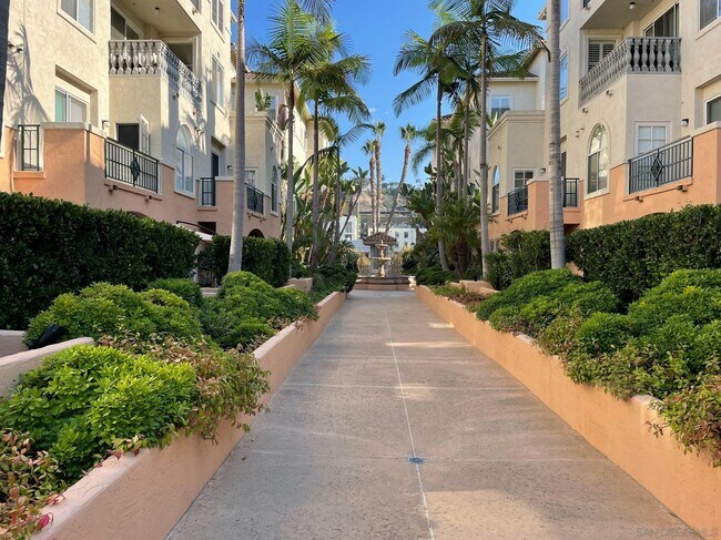 Building Photo - 640 Camino De La Reina