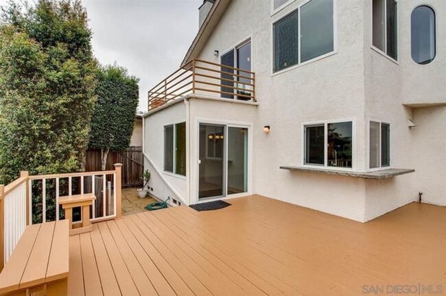 Building Photo - **** INCREDIBLE VIEWS 3 BED 2 BATH HOME! B...